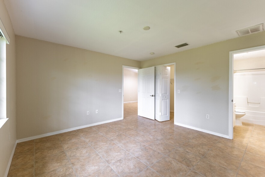 More Photos Of 1328 SE 8th Ave, Cape Coral Multifamily For Sale