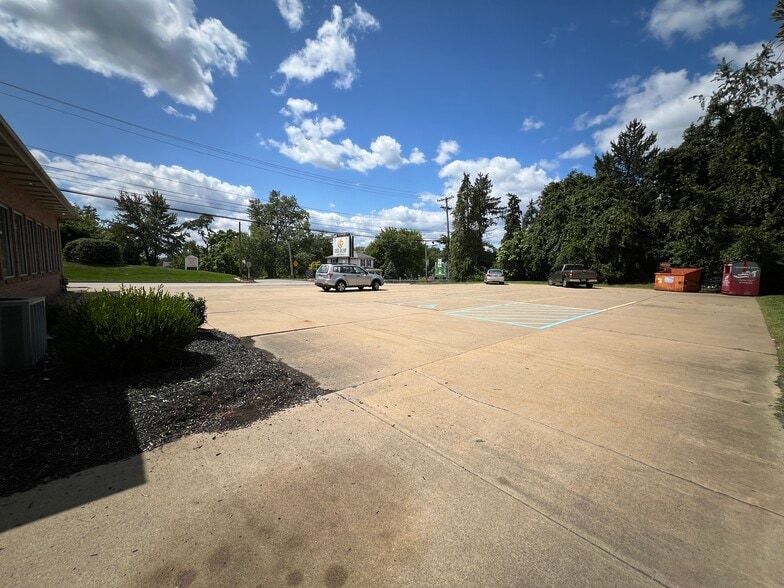 More Photos Of 5536 Steubenville Pike, McKees Rocks Restaurant For Lease