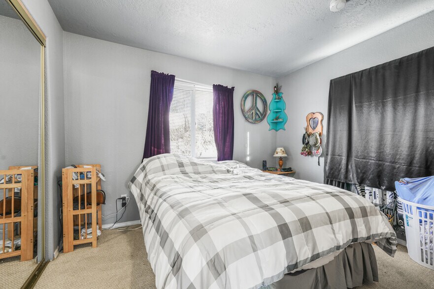 More Photos Of 50 NE Akin St, Dufur Self Storage For Sale