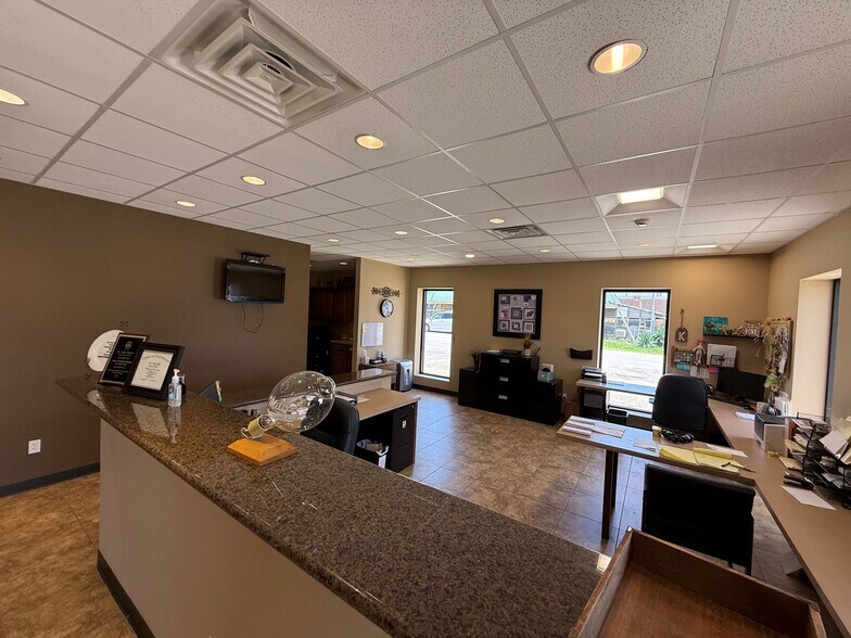 More Photos Of 1504 Nederland Ave, Nederland Storefront Retail Office For Sale