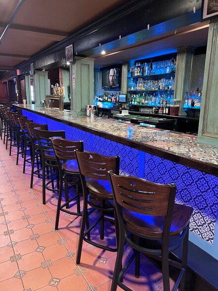 More Photos Of 300 Derby St, Salem Restaurant For Lease