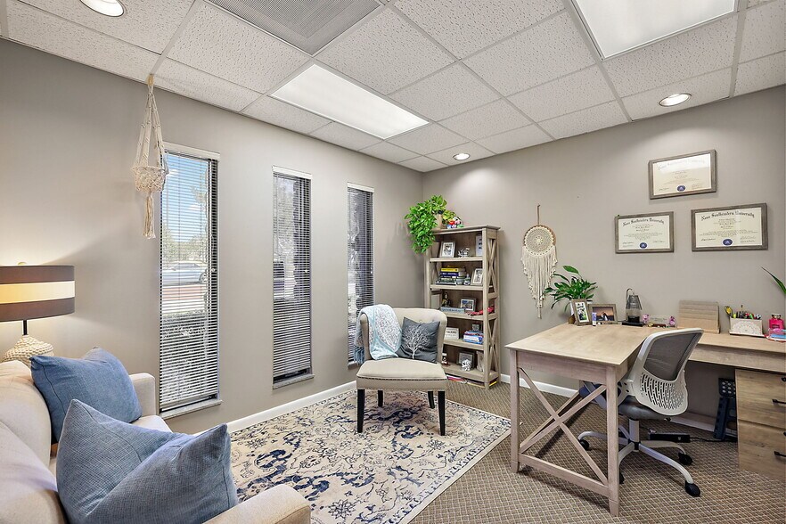 More Photos Of 609 W Montrose St, Clermont Office For Sale