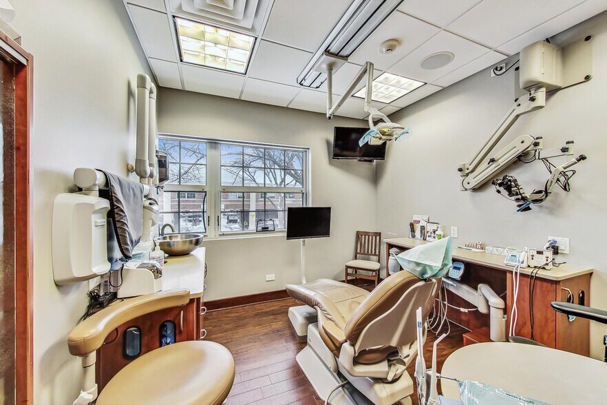 More Photos Of 1775 Glenview Rd, Glenview Medical For Lease