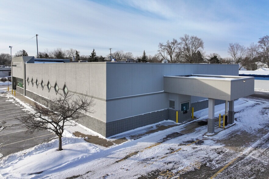 More Photos Of 117 N Mission St, Mount Pleasant Drugstore For Sale