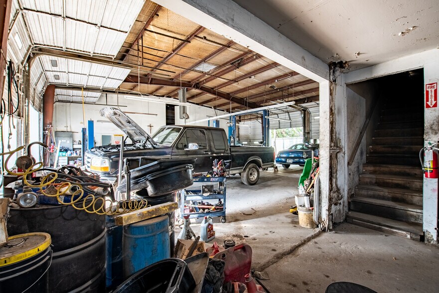 More Photos Of 3228 E 5th St, Austin Auto Repair For Sale