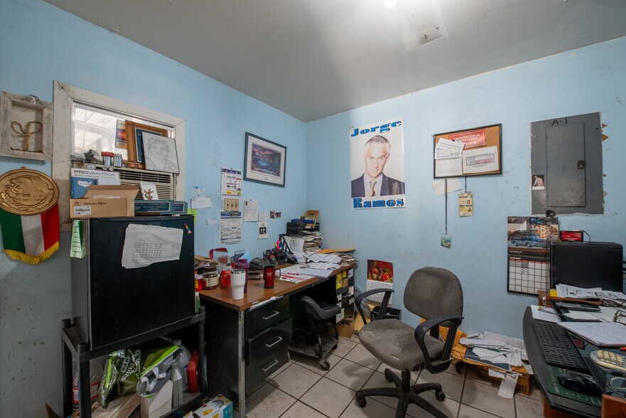 More Photos Of 3228 E 5th St, Austin Auto Repair For Sale