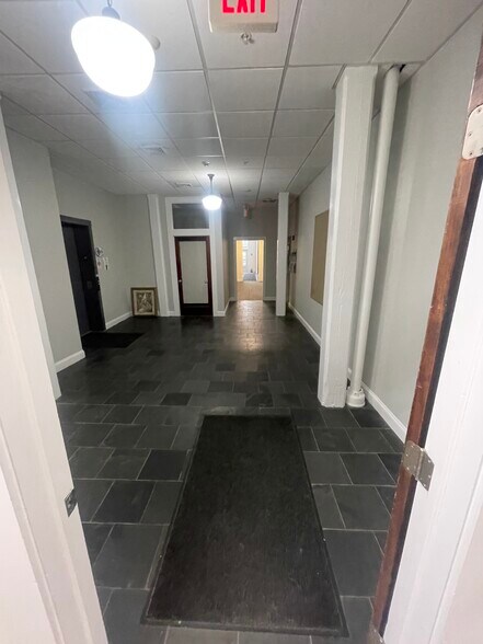 More Photos Of 15 Railroad Ave, Kingston Office For Lease