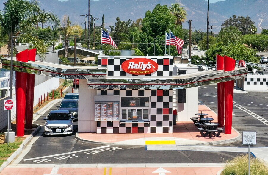 Primary Photo Of 466 E Foothill Blvd, Rialto Fast Food For Sale
