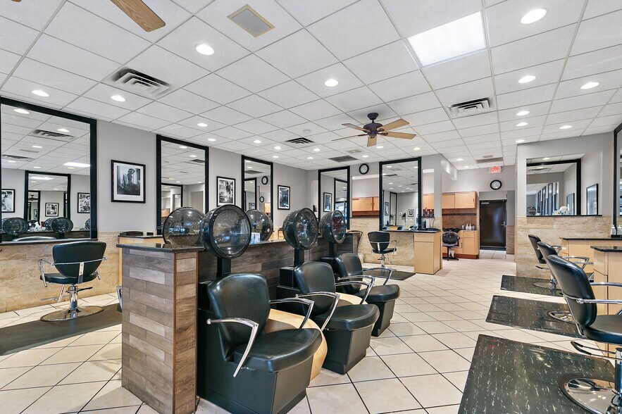 More Photos Of 160-175 N Edison Ave, Elgin Freestanding For Sale