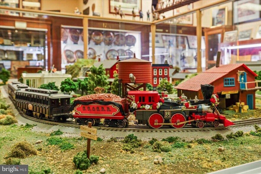 More Photos Of 425 Steinwehr Ave, Gettysburg Storefront Retail Office For Sale