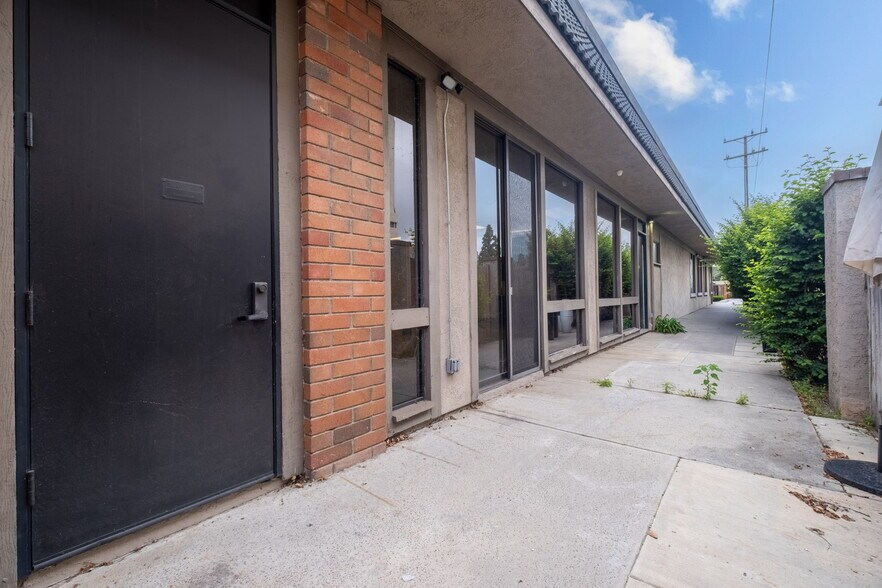 More Photos Of 550 N Golden Circle Dr, Santa Ana Office For Lease