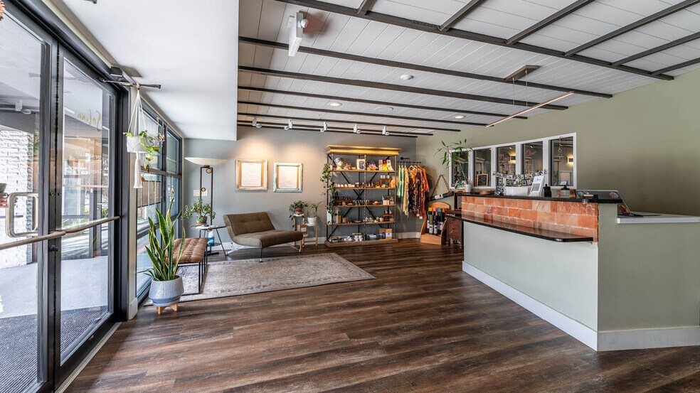 More Photos Of 2105 Park St, Jacksonville Office For Sale