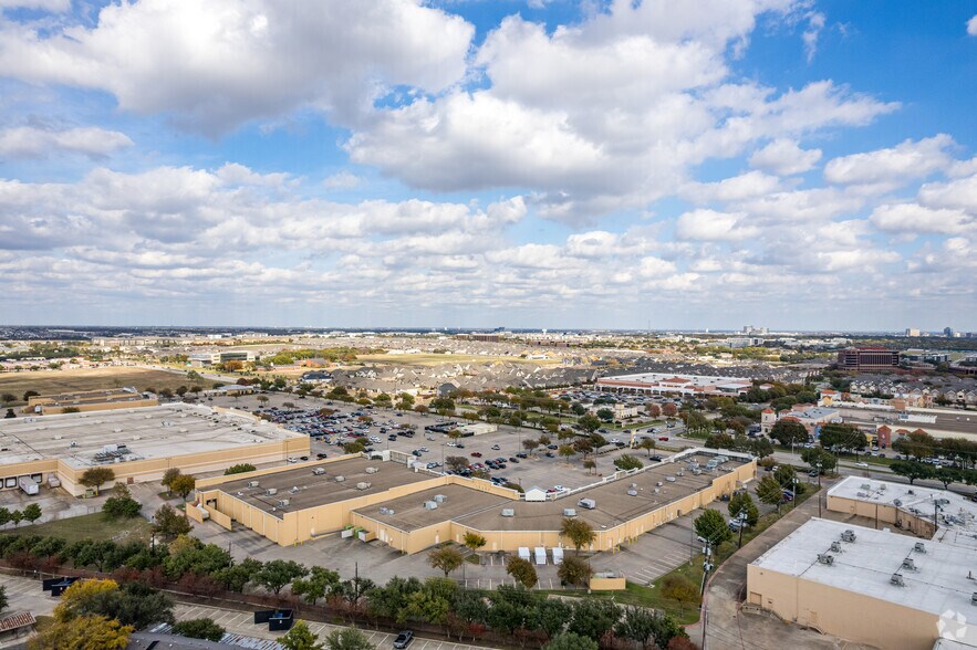 More Photos Of 16623-16641 N Coit Rd, Dallas General Retail For Lease