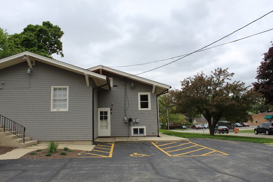 More Photos Of 736 N Washington St, Naperville Loft Creative Space For Lease