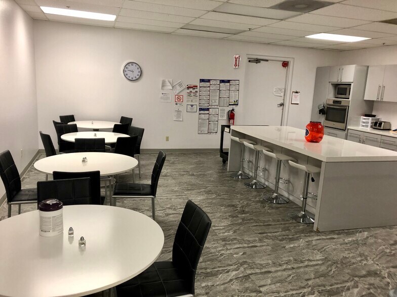 More Photos Of 10220 S 51st St, Phoenix Research And Development For Lease