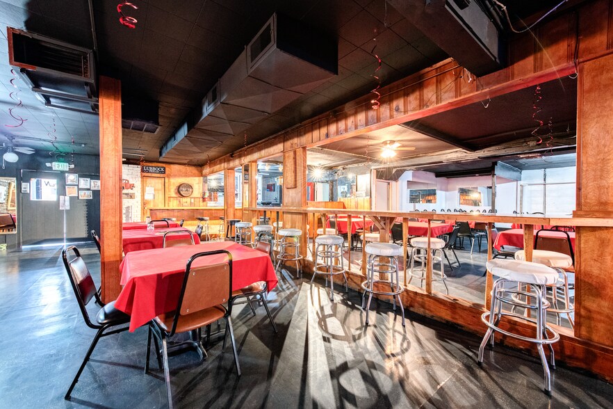 More Photos Of 1801 19th St, Lubbock General Retail For Sale