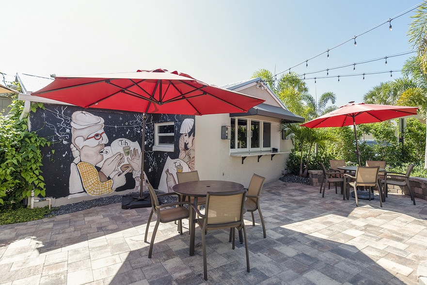 More Photos Of 514 NW Dixie Hwy, Stuart Restaurant For Sale