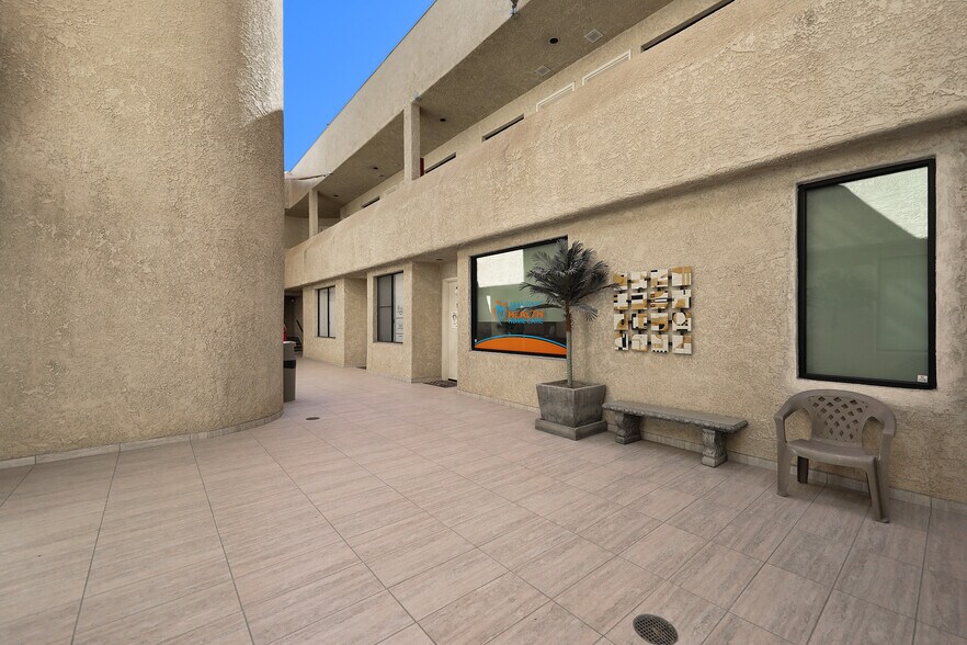 More Photos Of 74333 Hwy 111, Palm Desert Office For Lease