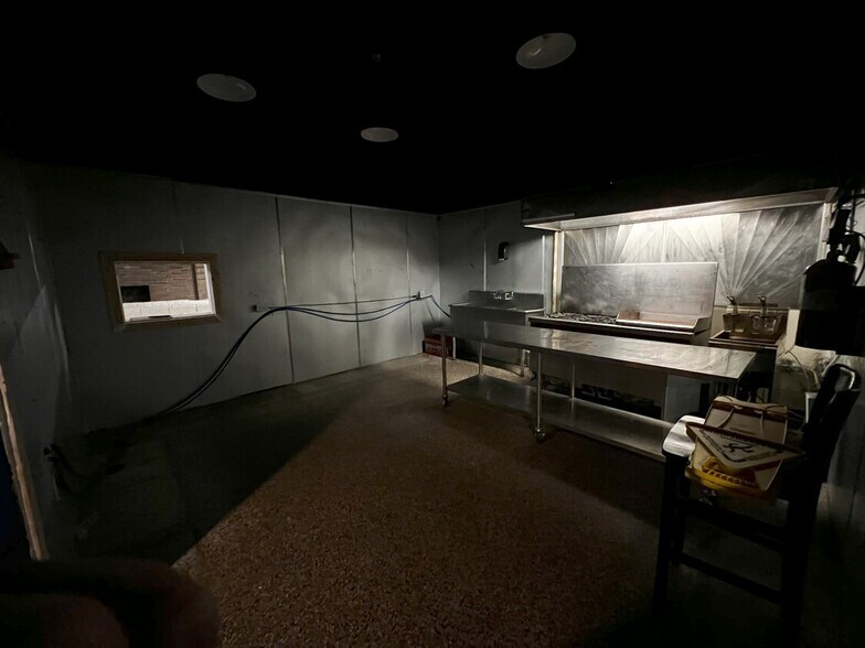 More Photos Of 1604 W State St, Bristol General Retail For Sale