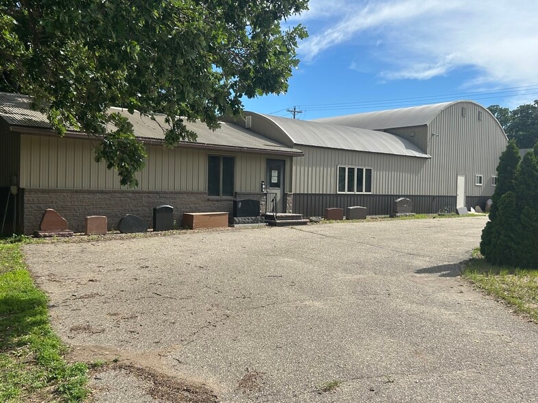 More Photos Of 711 Main St E, Melrose Manufacturing For Sale