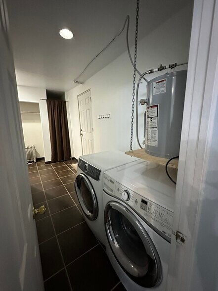 More Photos Of 129 Fairview Ave, Syracuse Flex For Sale