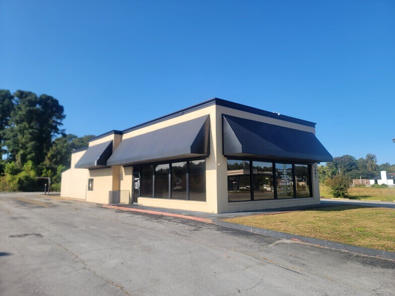 More Photos Of 2405 Neuse Blvd, New Bern Showroom For Sale