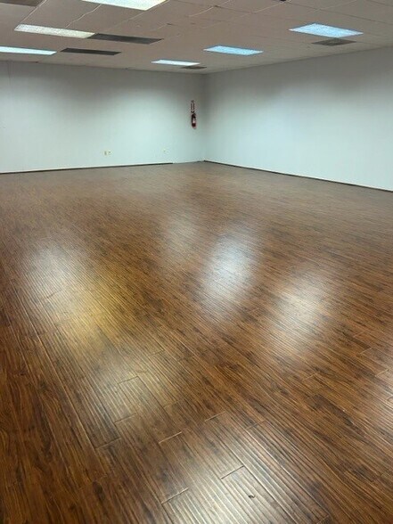 More Photos Of 10 Industrial Way E, Eatontown Office For Lease