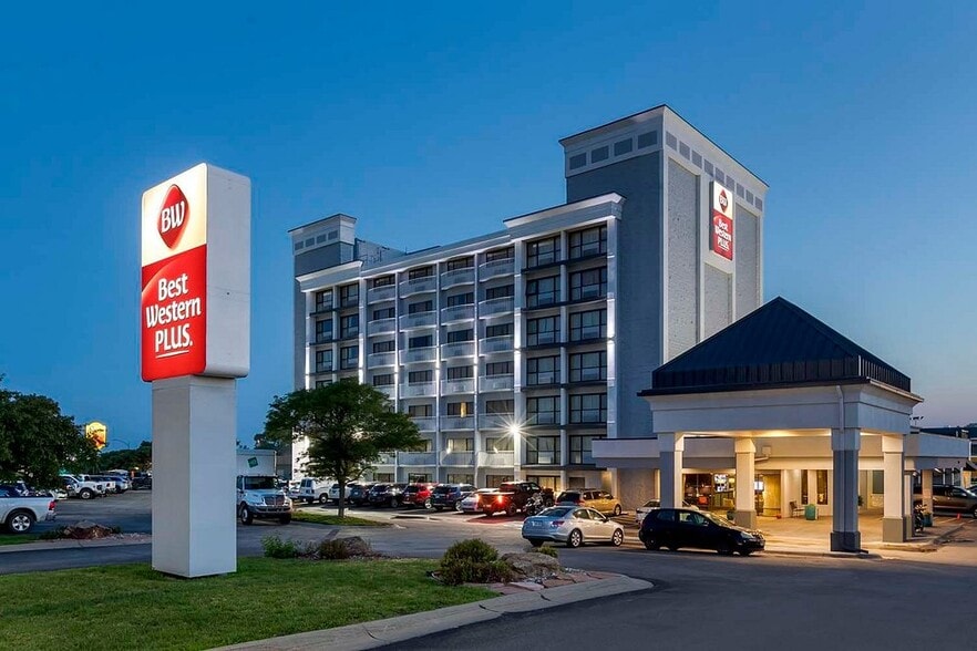 Primary Photo Of 4706 S 108th St, Omaha Hotel For Sale