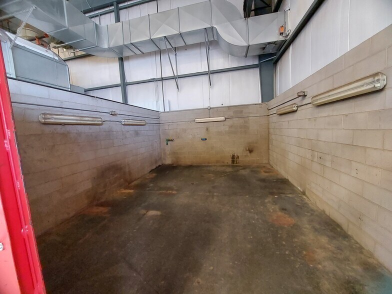 More Photos Of 106 Queensland Cres Bay #150, Red Deer County Light Distribution For Lease