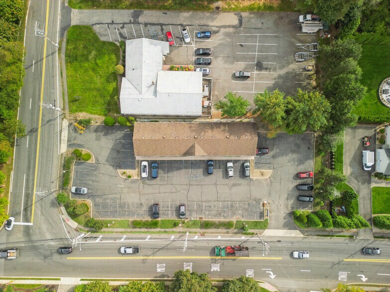 More Photos Of 800 Wyckoff Ave, Wyckoff Office For Sale