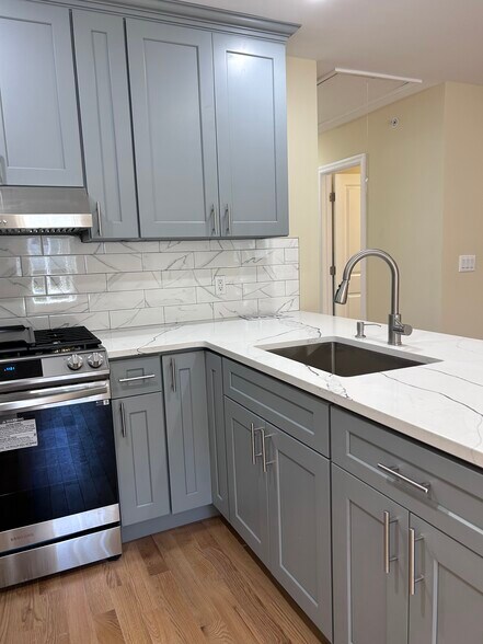 More Photos Of 1018-1020 S Orange Ave, Newark Storefront Retail Residential For Sale