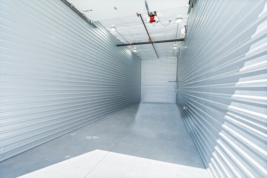 More Photos Of 49751 Oates Ln, Coachella Parking Garage For Sale