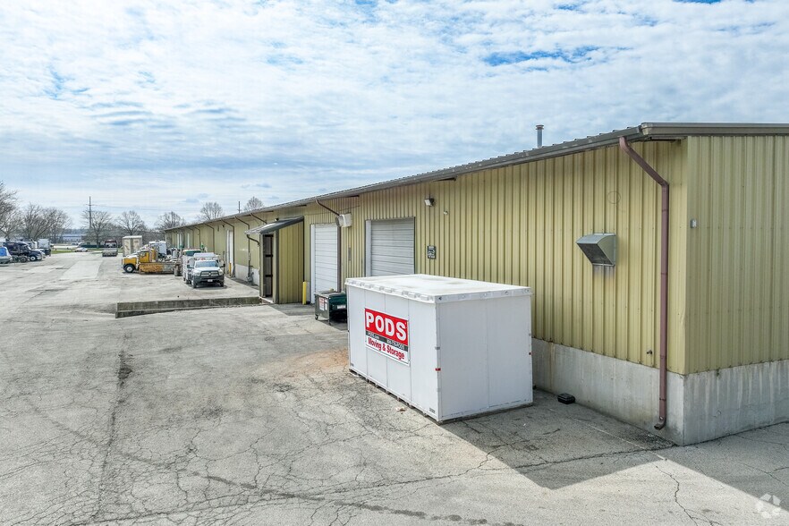 More Photos Of 11414 Smith Dr, Huntley Warehouse For Lease