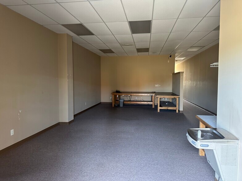 More Photos Of 1533 Bonnie Ln, Cordova General Retail For Lease