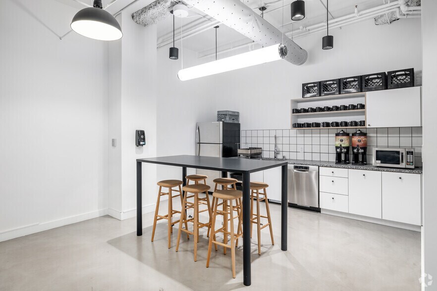 More Photos Of 3000 S Robertson Blvd, Los Angeles Loft Creative Space For Sale