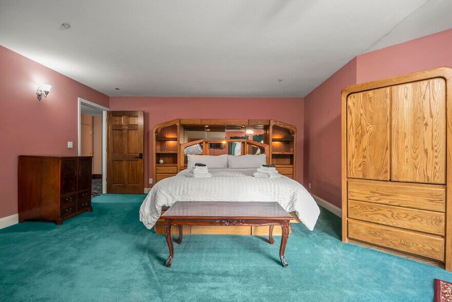 More Photos Of 790 California 2, Wrightwood Specialty For Sale