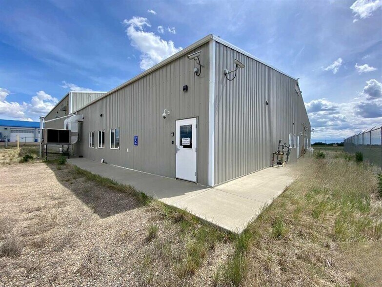 More Photos Of 5508 Guardian Street Macklin SK S0L 2C0, Macklin Warehouse For Sale