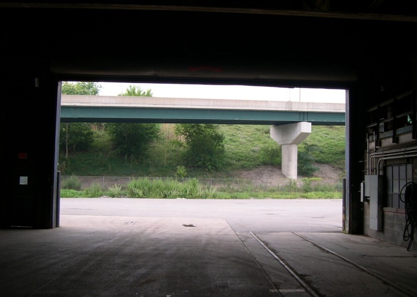 More Photos Of 785 Arch St, Carnegie Warehouse For Lease