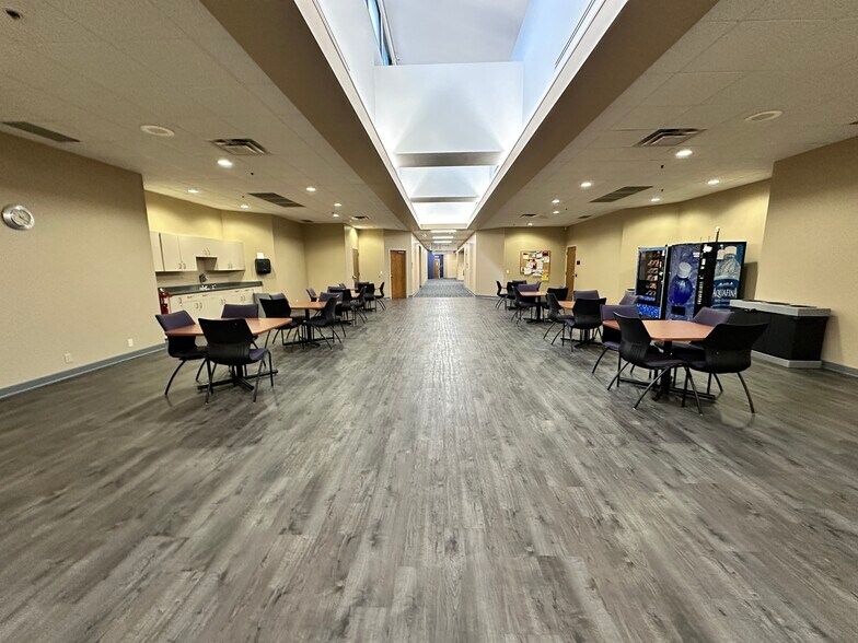 More Photos Of 1961 Premier Dr, Mankato Office For Lease