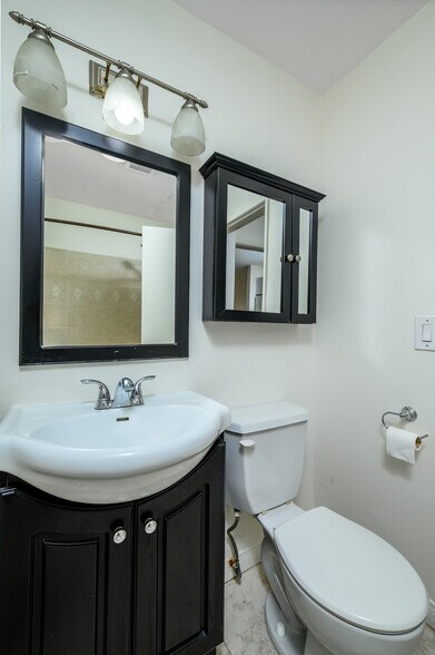 More Photos Of 7447 Herschel Ave, La Jolla Apartments For Sale