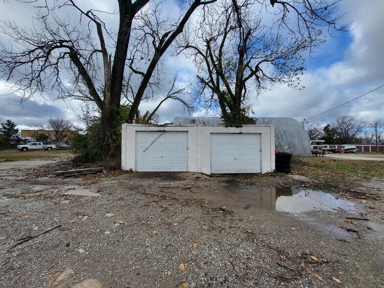 More Photos Of 516 Adele Ave, Joplin Distribution For Sale