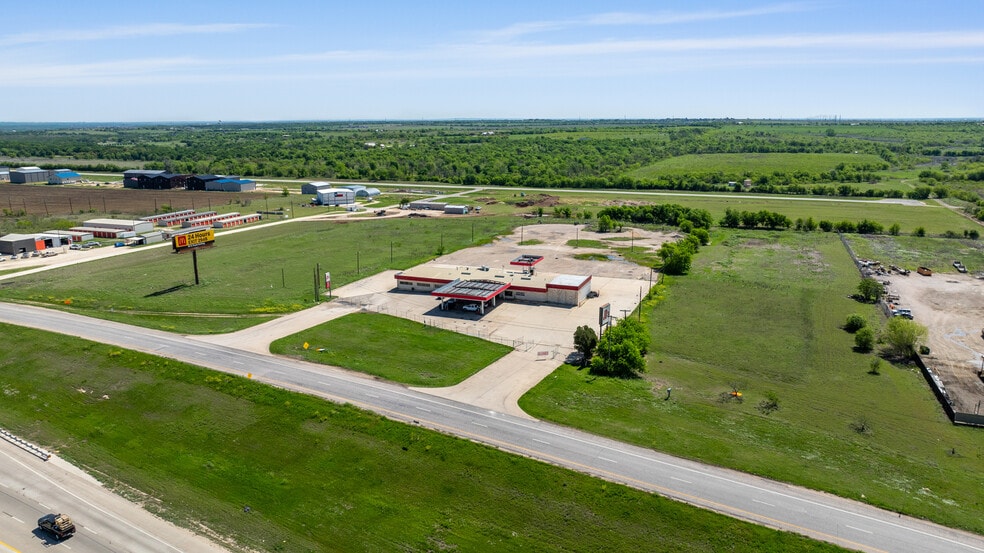More Photos Of 15881 Ih 35, Salado Service Station For Lease