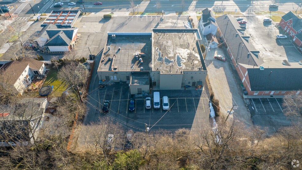 More Photos Of 893-905 High St, Worthington Storefront Retail Office For Lease