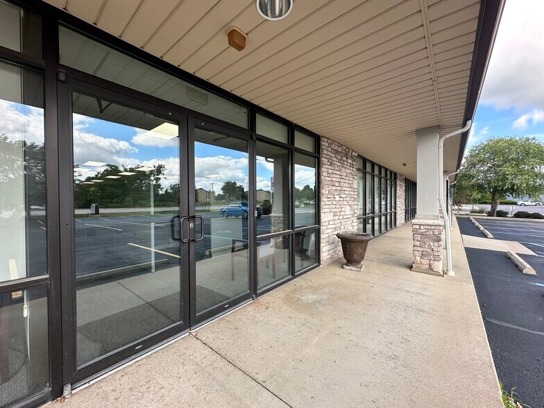 More Photos Of 7401 Coldwater Rd, Fort Wayne Unknown For Lease