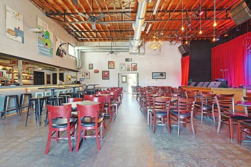More Photos Of 2925 Race St, Fort Worth Restaurant For Lease