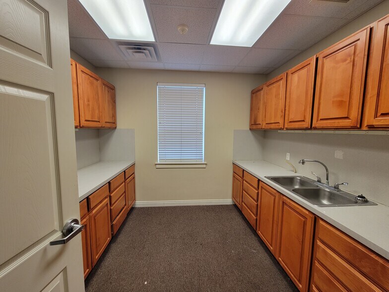 More Photos Of 411-423 N Orem Blvd, Orem Medical For Lease