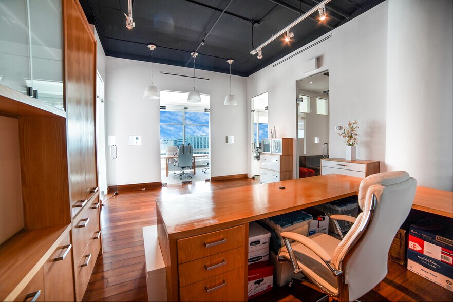 More Photos Of 20900 NE 30th Ave, Aventura Office Residential For Lease