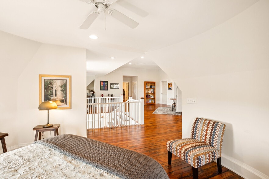 More Photos Of 301 Meyers Ave, Meyersdale Hotel For Sale