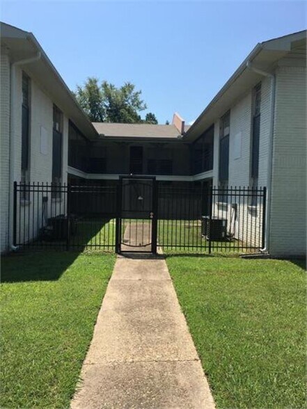More Photos Of 818 W 28th Ave, Pine Bluff Apartments For Sale