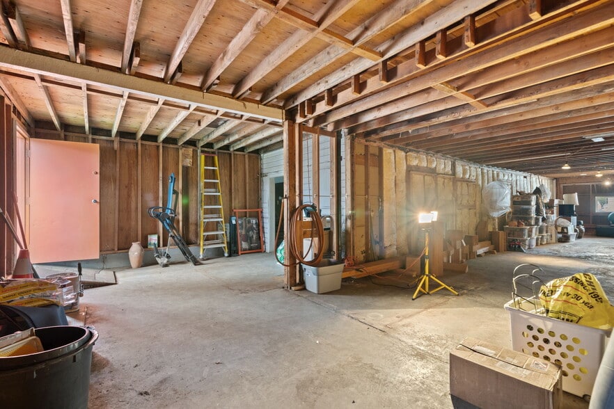 More Photos Of 710 S Lincoln St, Port Angeles General Retail For Sale